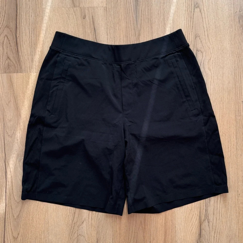 Athleta mid rise Bermuda shorts